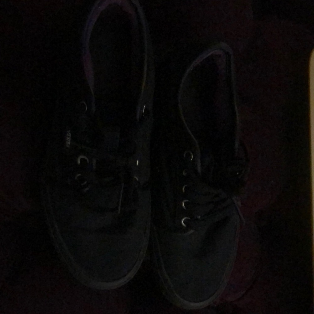 Vans skateboard shoes, blk/ purple inside used, size 6.5